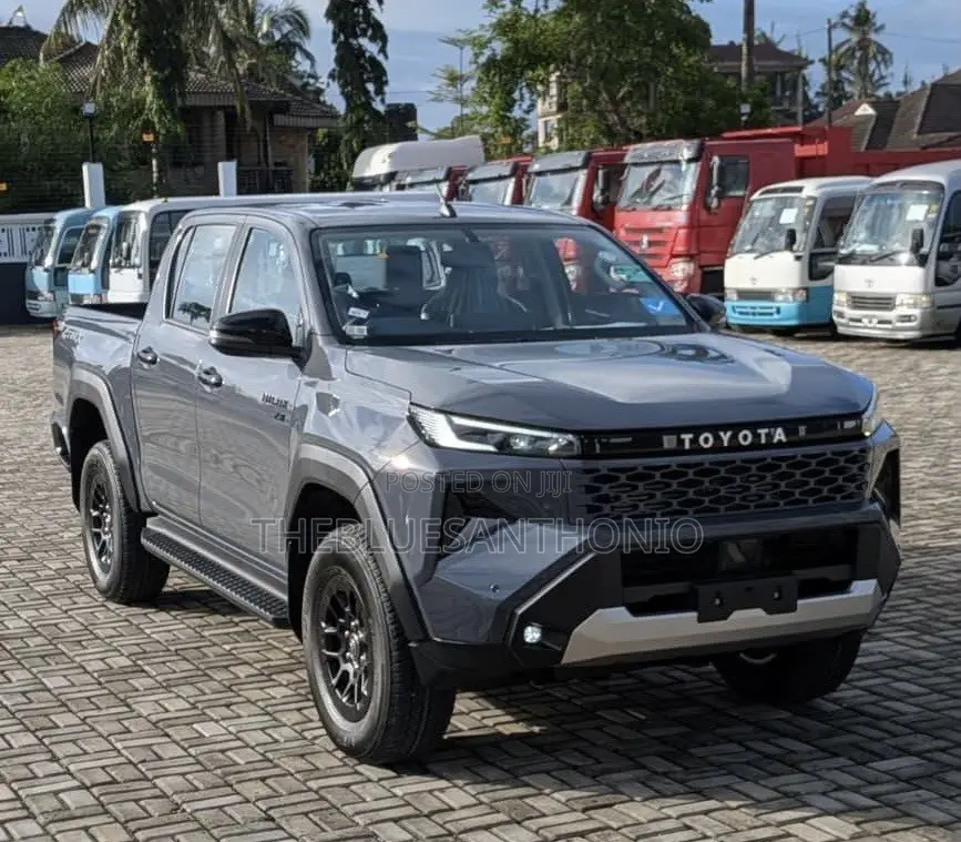 Toyota Hilux 2026 Gray