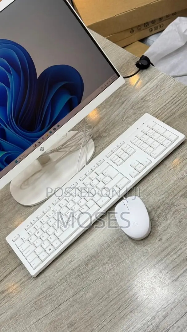 Desktop Computer HP 290 G9 All-in-One 8GB Intel Core i3 SSD 512GB