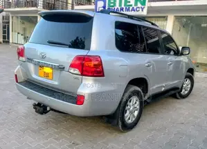 Toyota Land Cruiser 2015 Silver