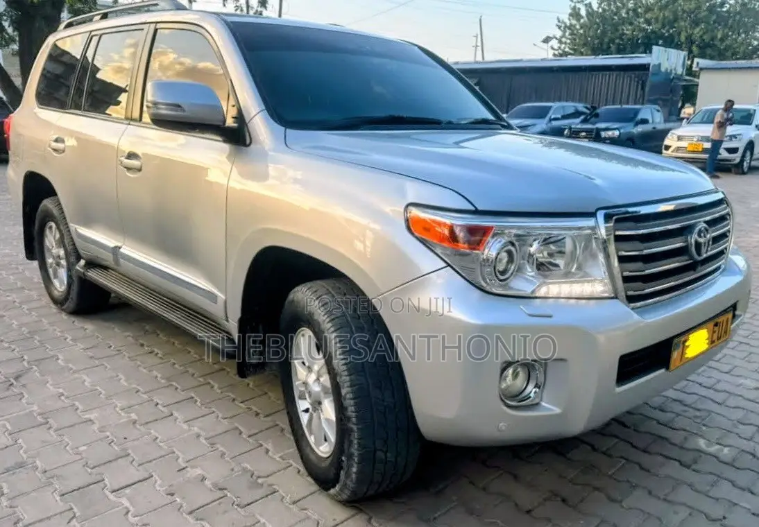 Toyota Land Cruiser 2015 Silver