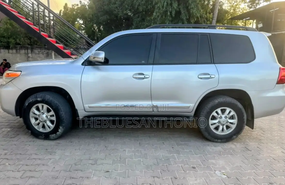 Toyota Land Cruiser 2015 Silver