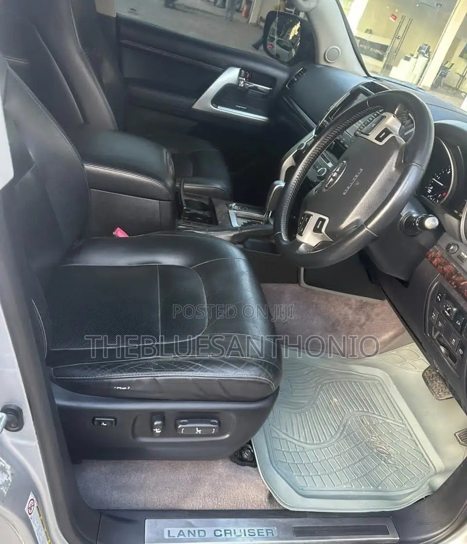 Toyota Land Cruiser 2015 Silver
