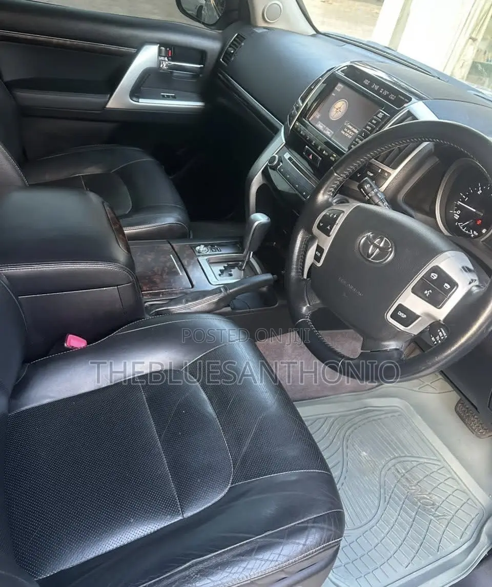 Toyota Land Cruiser 2015 Silver