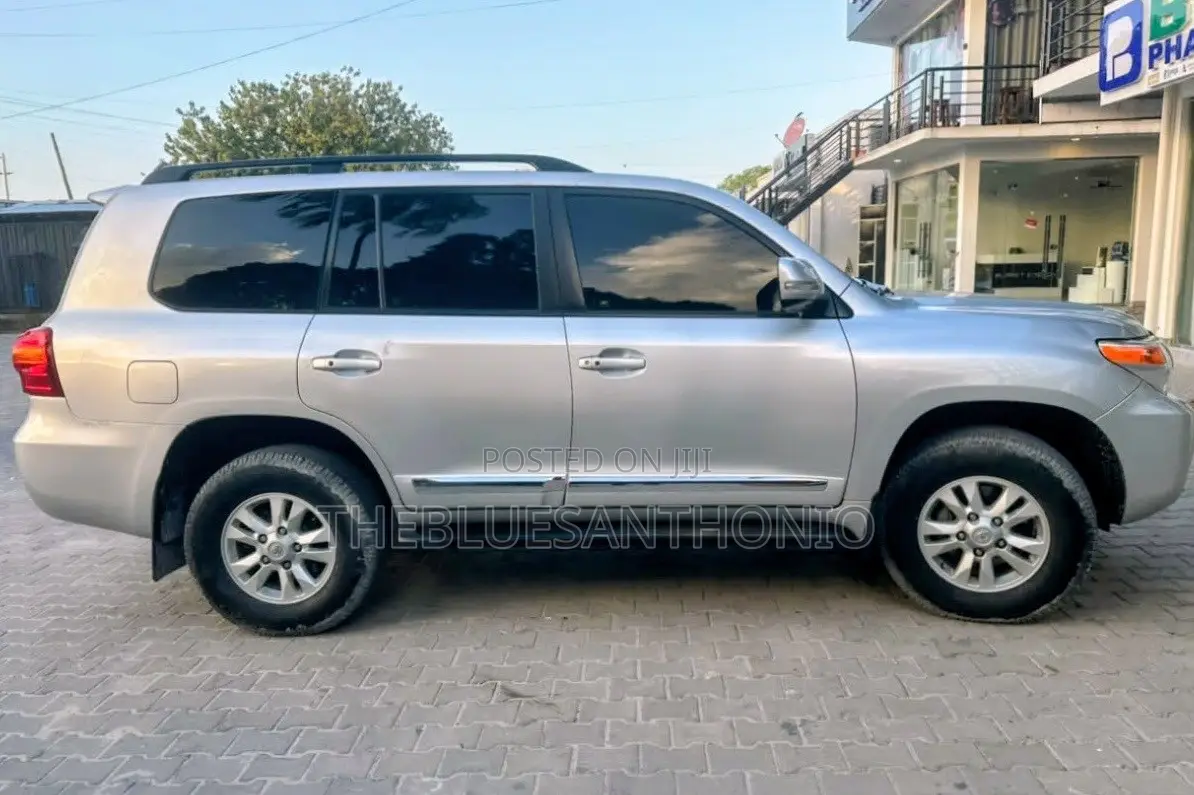 Toyota Land Cruiser 2015 Silver
