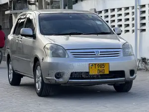 Toyota Raum 2004 Silver