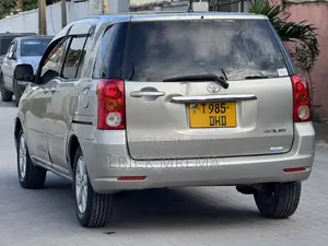 Toyota Raum 2004 Silver