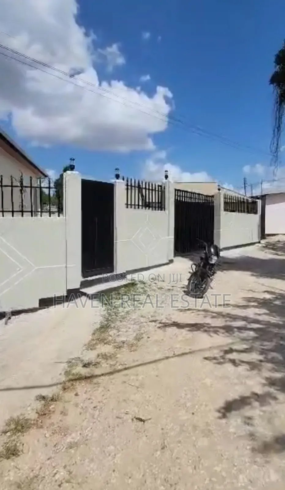 8bdrm Mansion in Kimara for sale