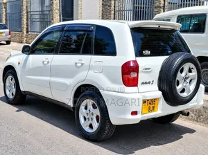 Toyota RAV4 Automatic 2003 White