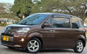 Toyota Porte 2015 Gray