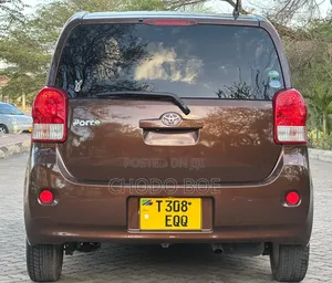 Toyota Porte 2015 Gray