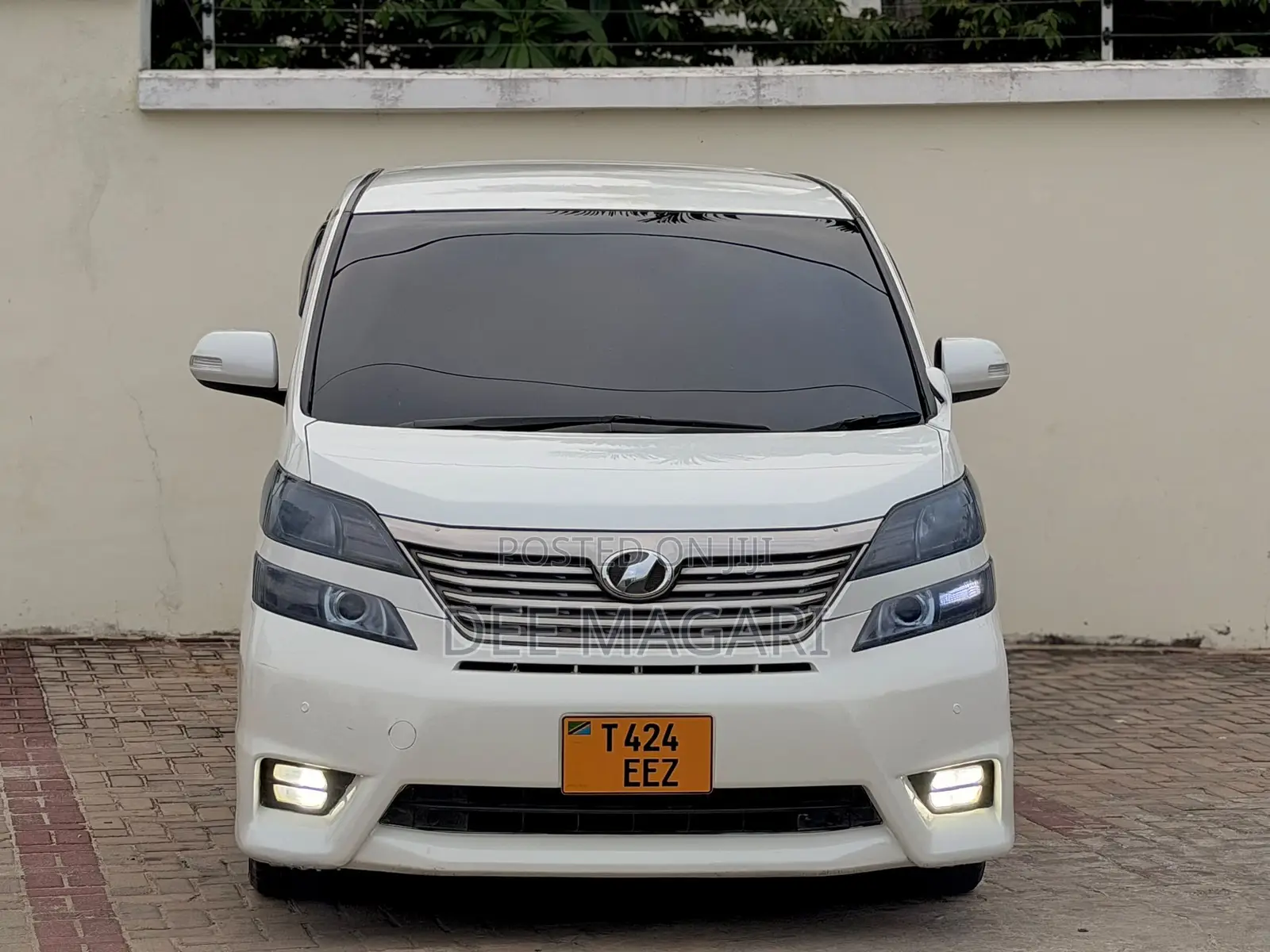 Toyota Vellfire 2009 White