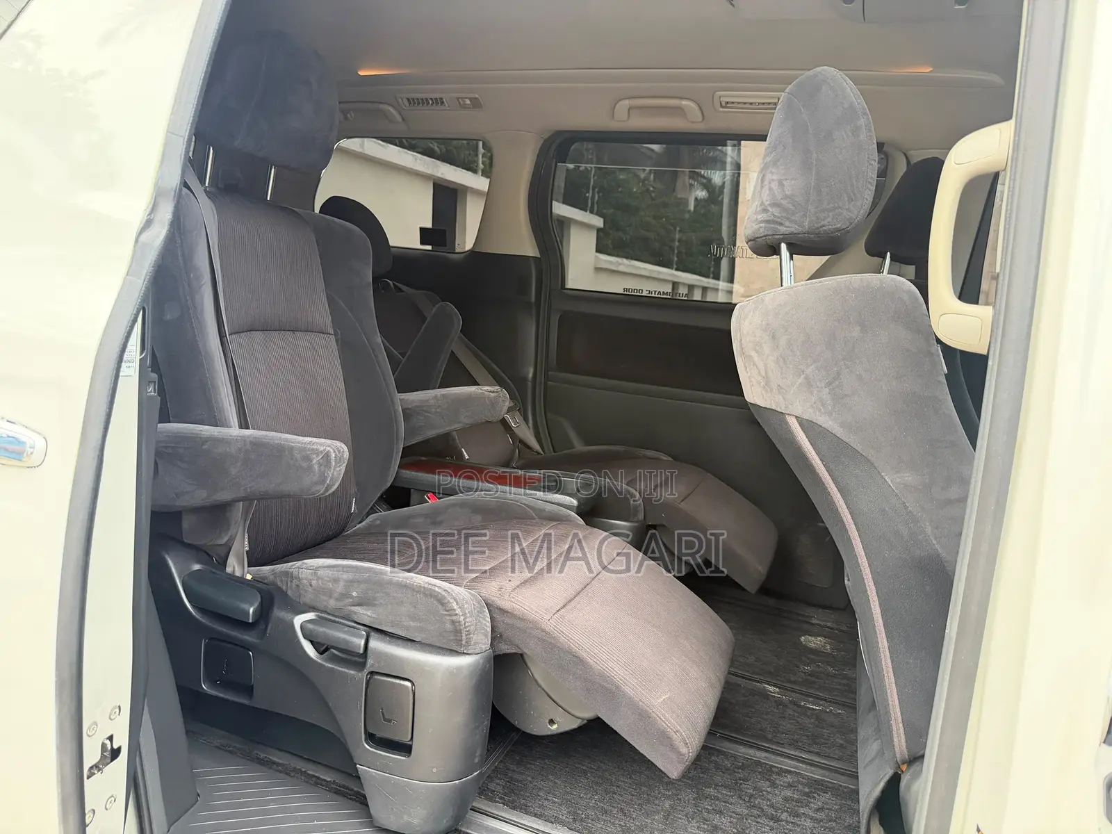 Toyota Vellfire 2009 White