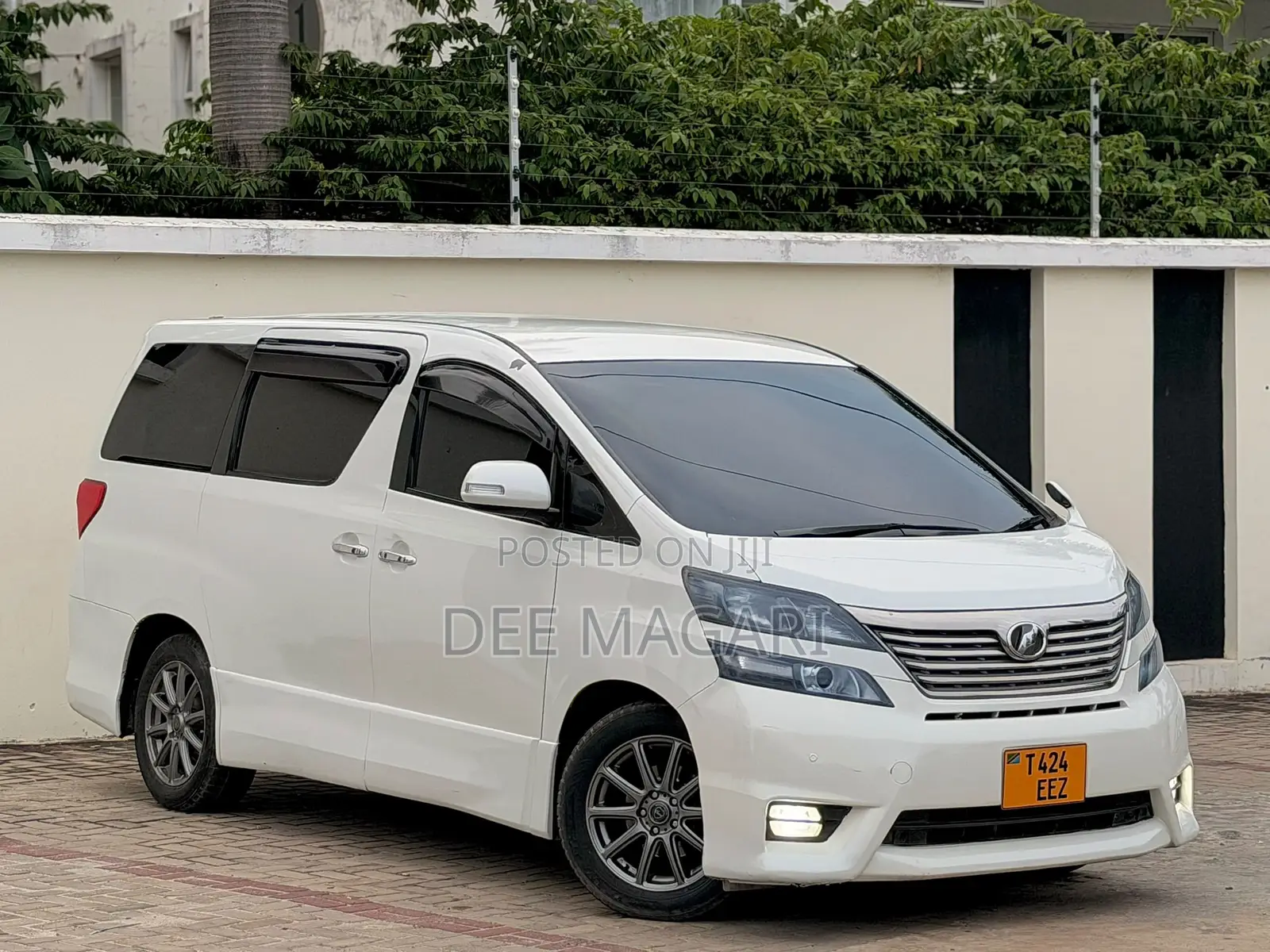 Toyota Vellfire 2009 White