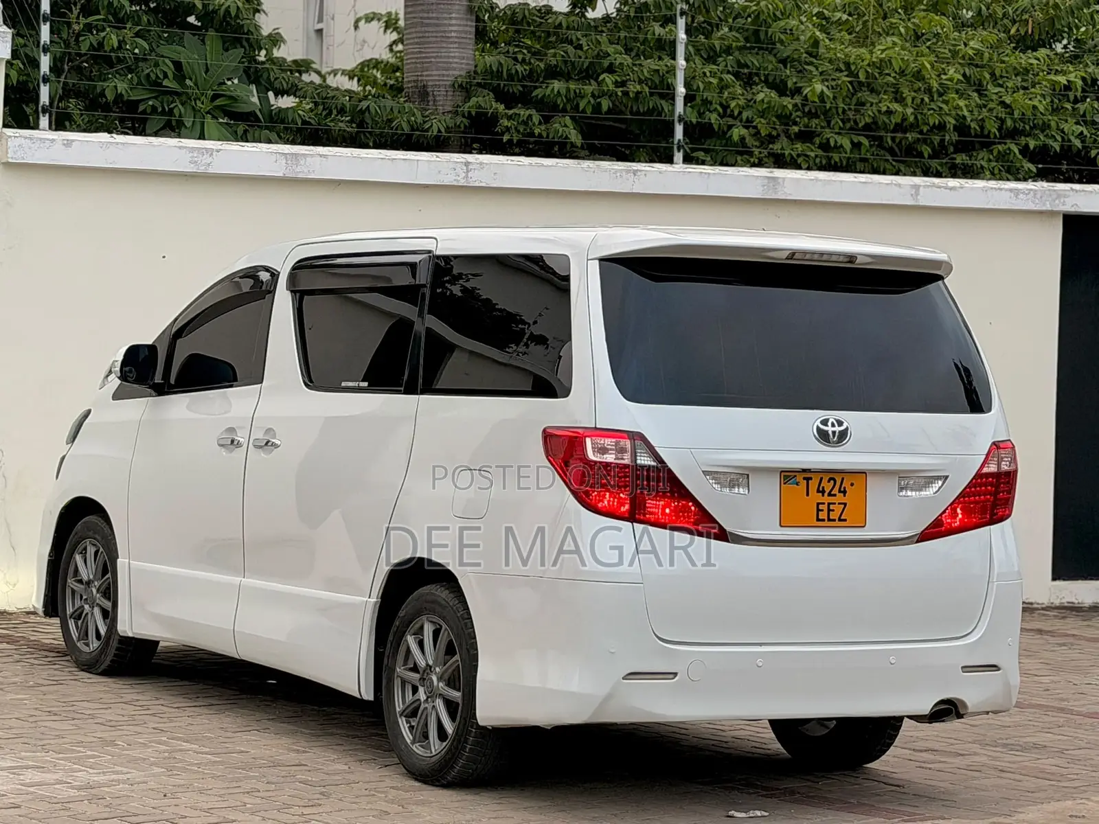 Toyota Vellfire 2009 White