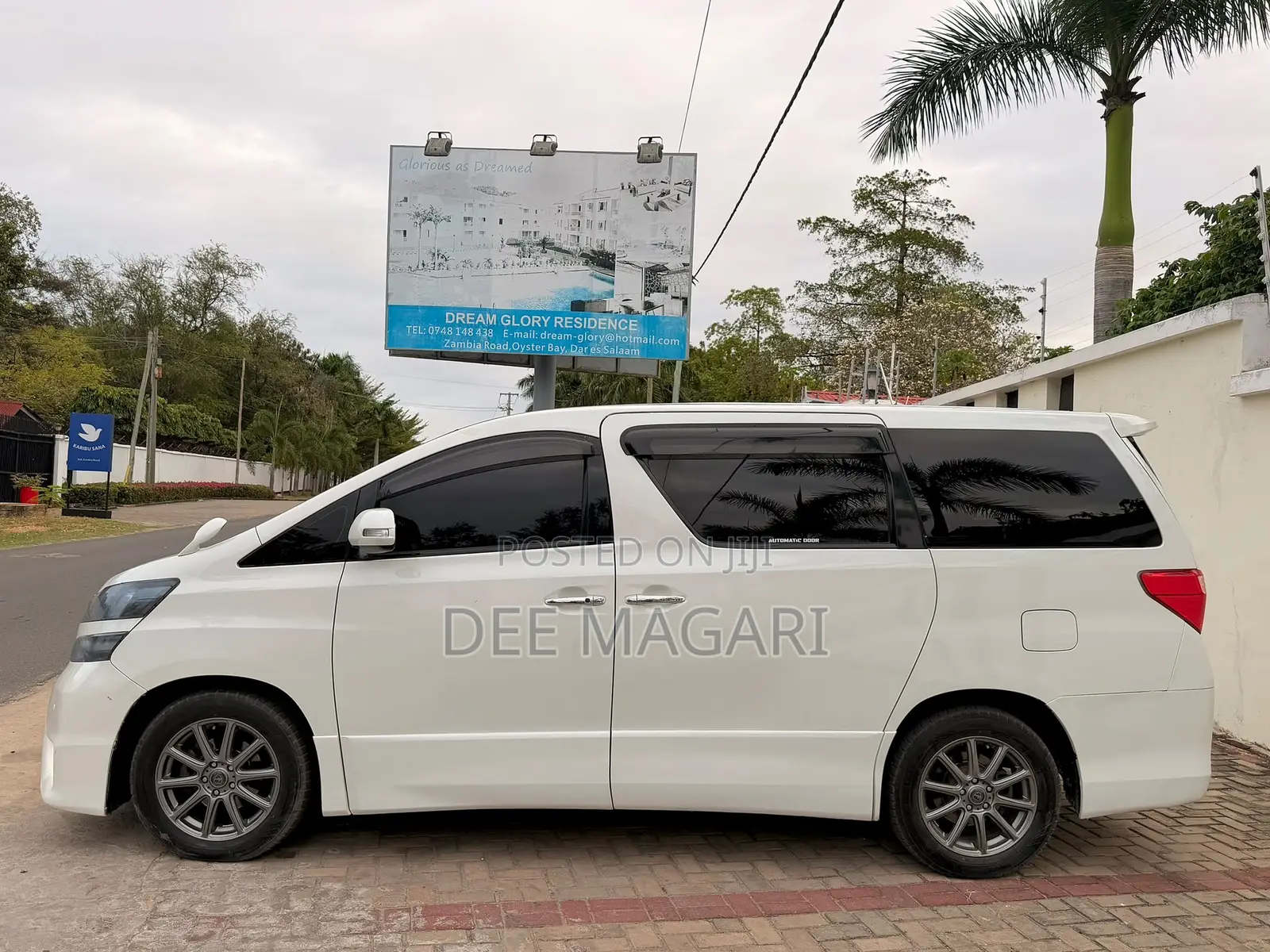 Toyota Vellfire 2009 White