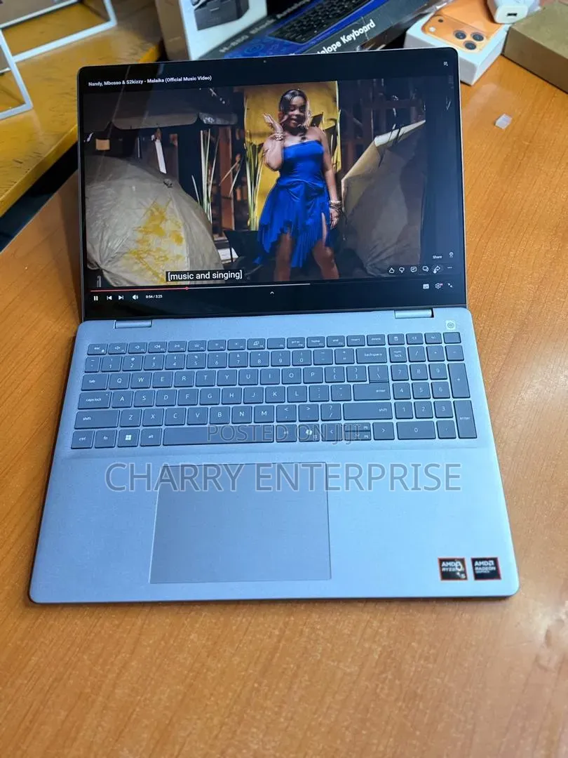 Laptop Dell Inspiron 16 Plus 7620 16GB AMD Ryzen SSD 512GB