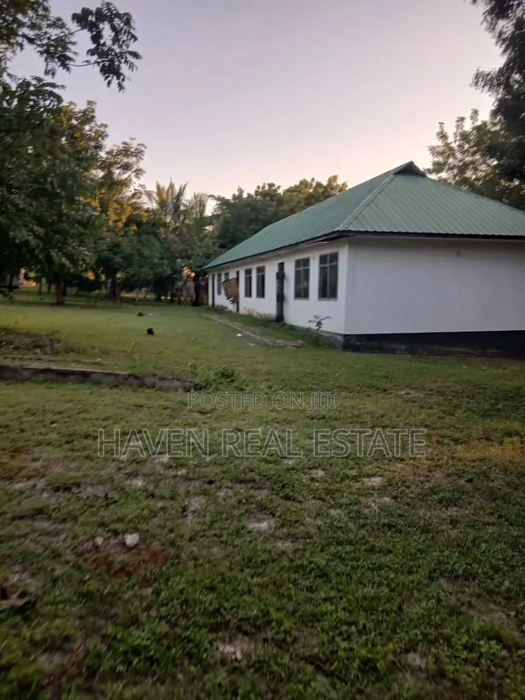 Shule Inauzwa Bagamoyo