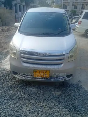 Toyota Noah 2010 Silver