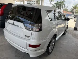 Mitsubishi Outlander 2011 White