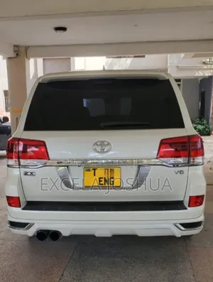 Toyota Land Cruiser 4.6 V8 ZX 2018 White