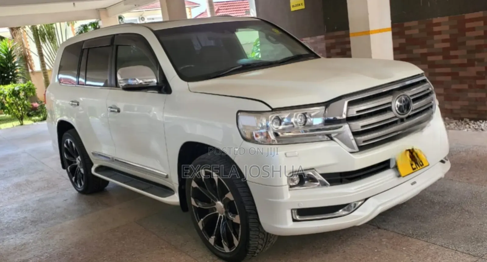 Toyota Land Cruiser 4.6 V8 ZX 2018 White