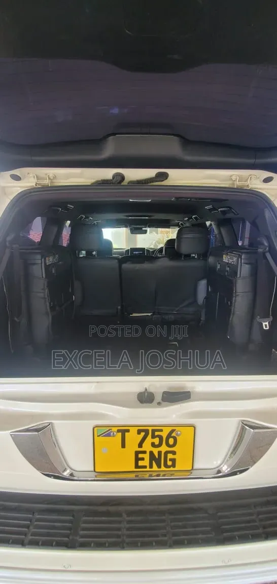 Toyota Land Cruiser 4.6 V8 ZX 2018 White