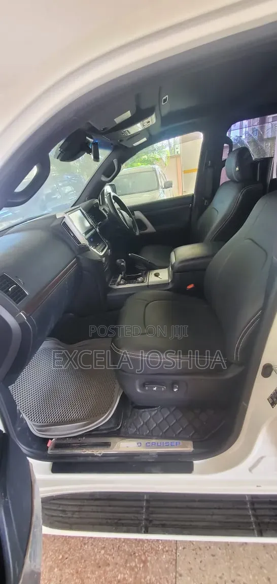 Toyota Land Cruiser 4.6 V8 ZX 2018 White