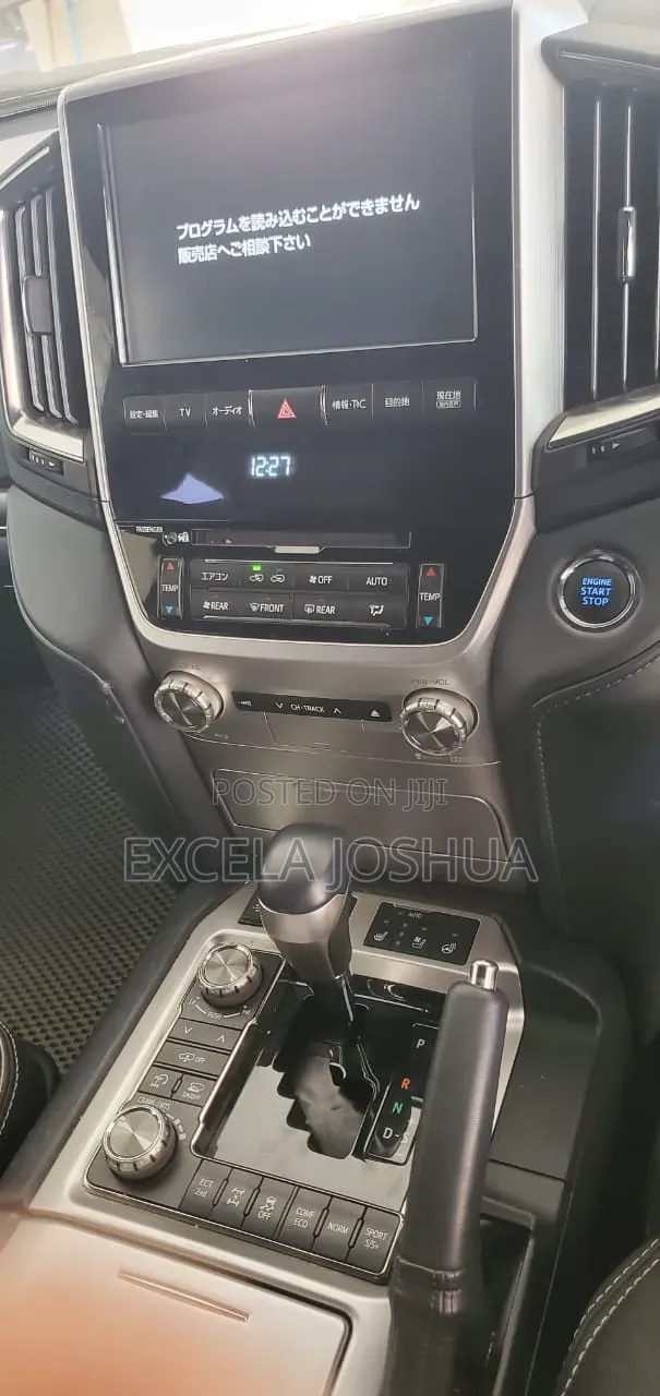 Toyota Land Cruiser 4.6 V8 ZX 2018 White