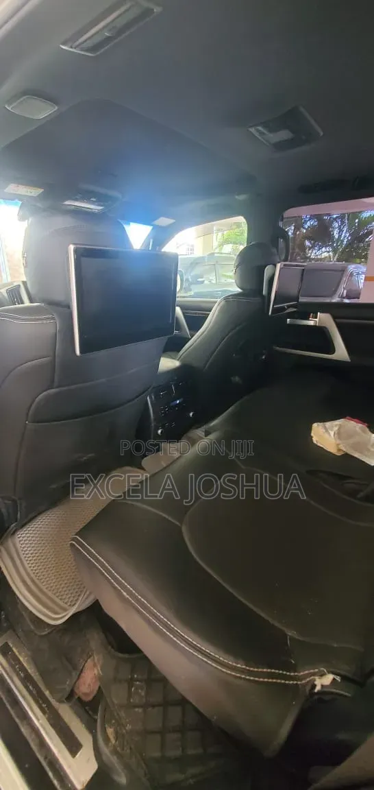 Toyota Land Cruiser 4.6 V8 ZX 2018 White