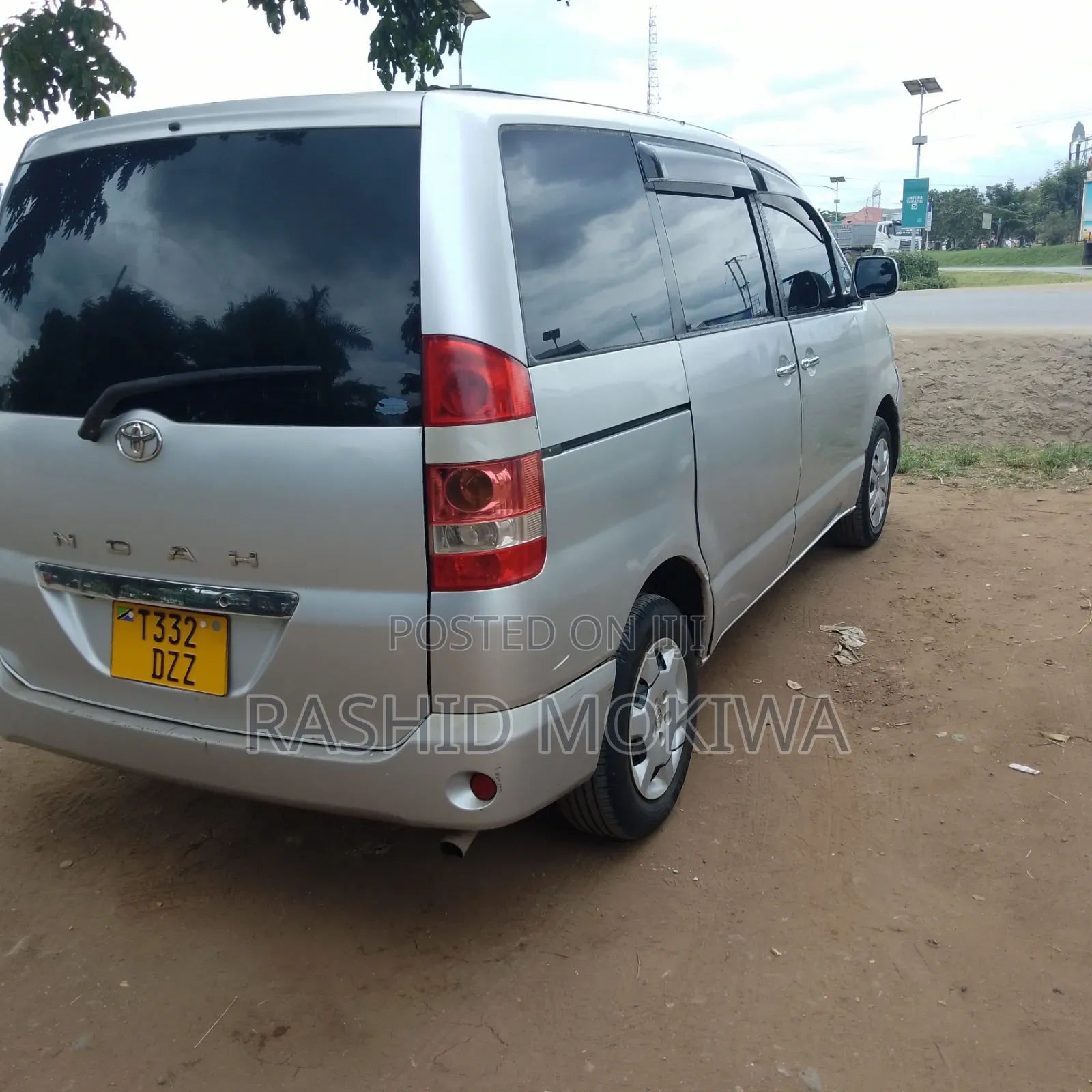 Toyota Noah 2023 Silver