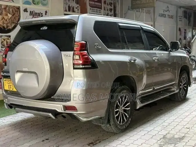 Toyota Land Cruiser Prado 2018 Gray