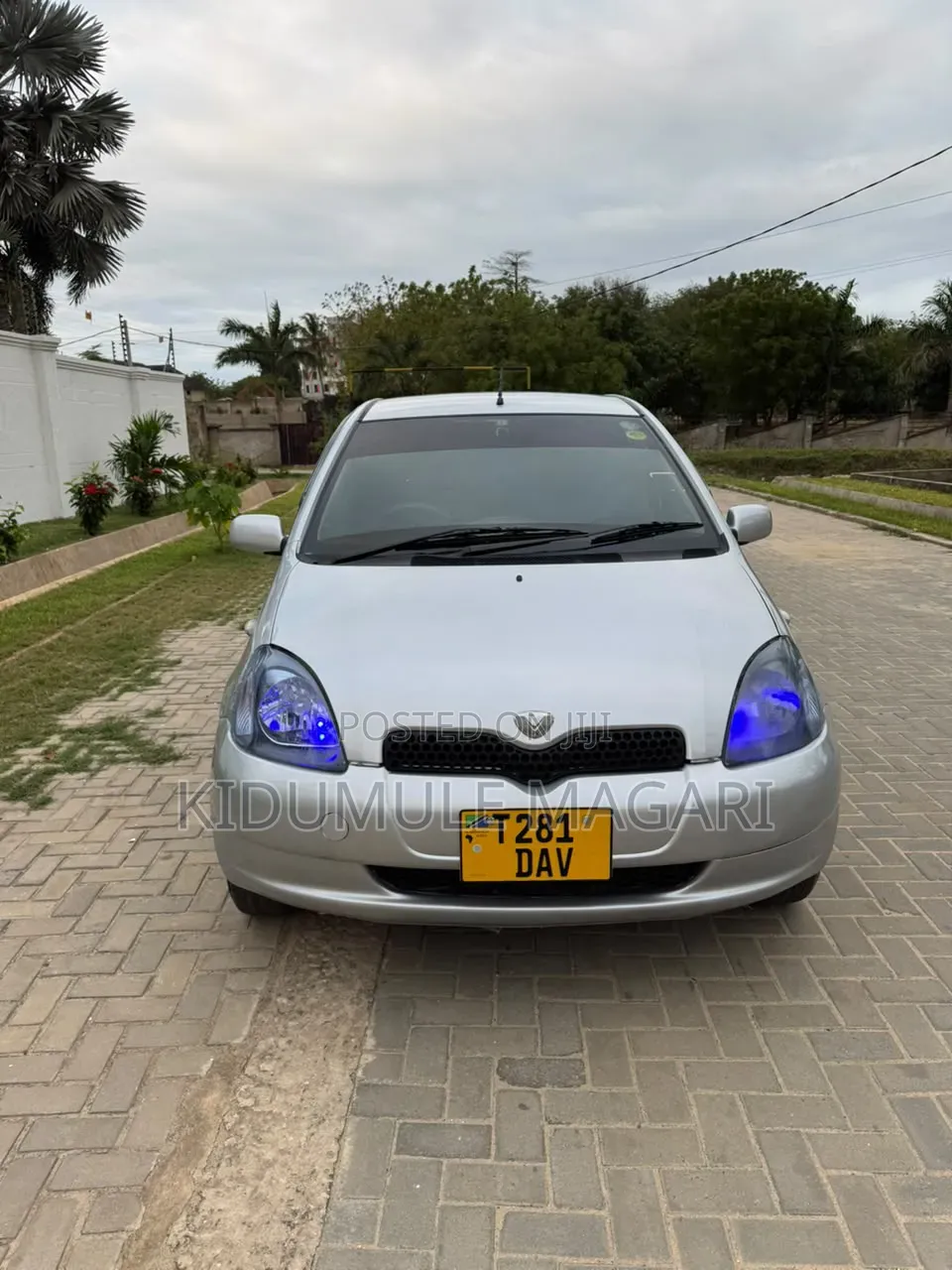 Toyota Vitz 2003 Silver