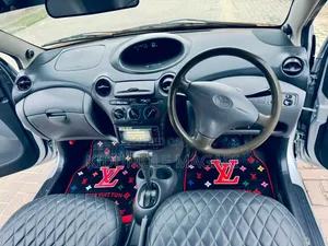 Toyota Vitz 2003 Silver