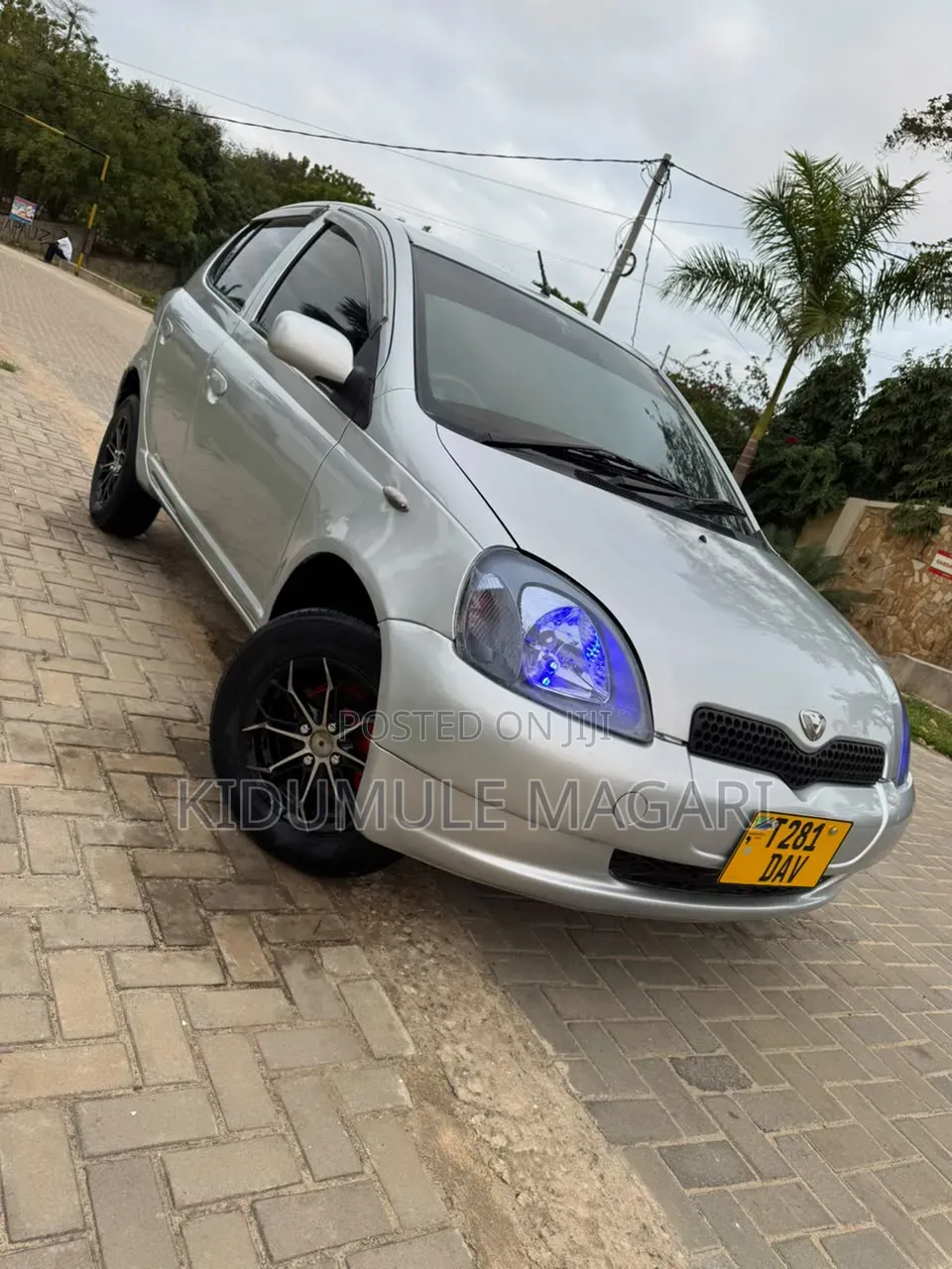 Toyota Vitz 2003 Silver