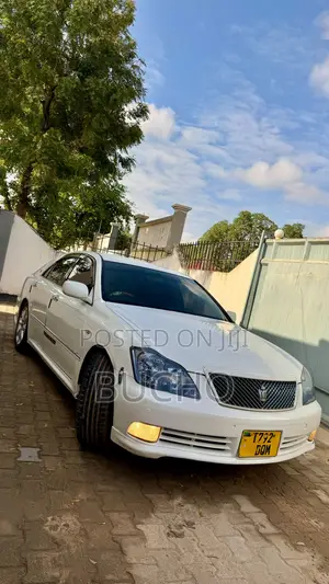 Toyota Crown 2006 White