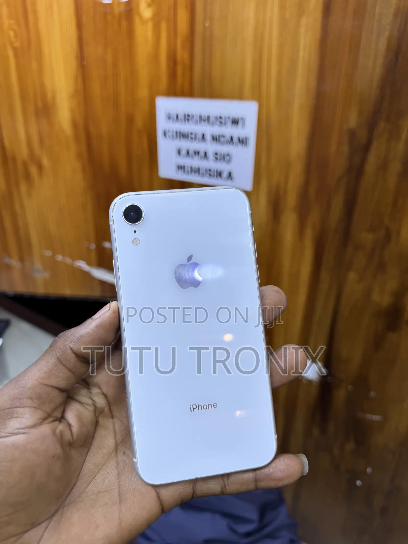 Apple iPhone XR 64 GB White