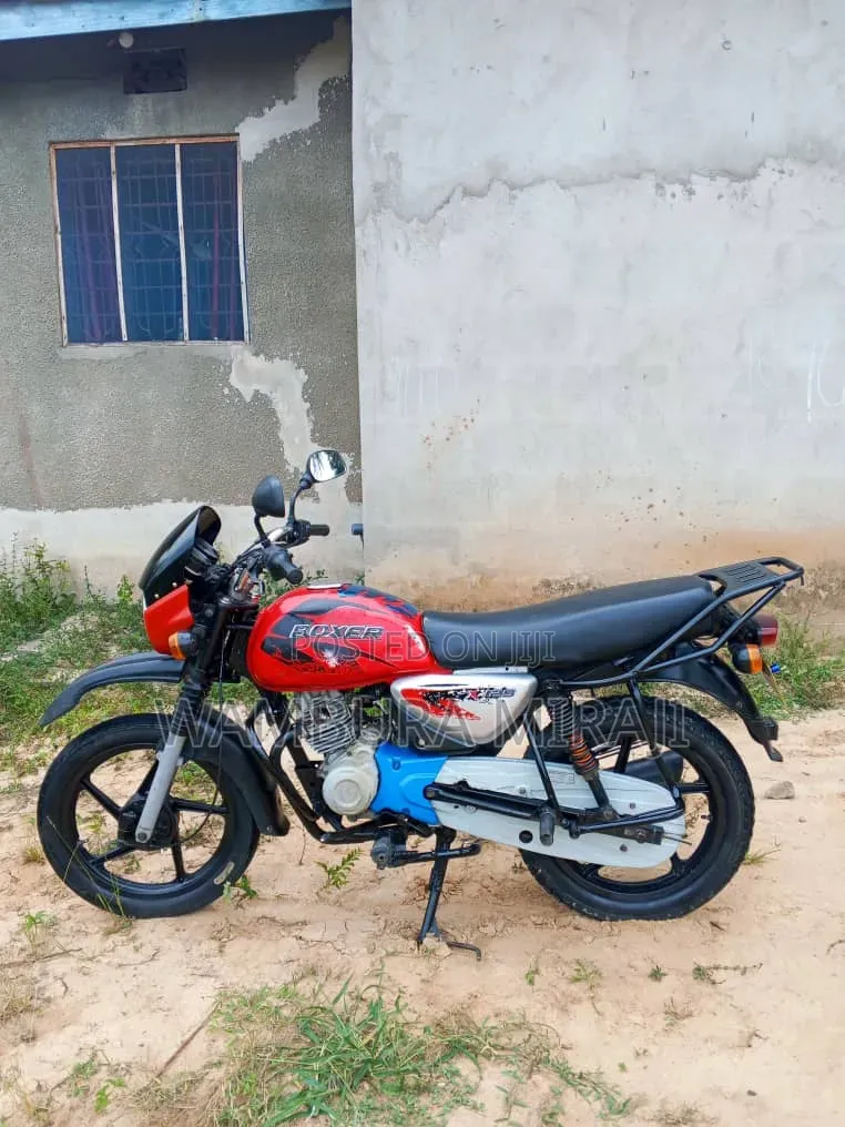 Bajaj Boxer 125 2025 Red