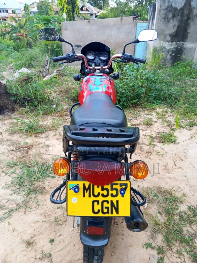 Bajaj Boxer 125 2025 Red