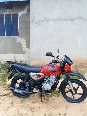 Bajaj Boxer 125 2025 Red