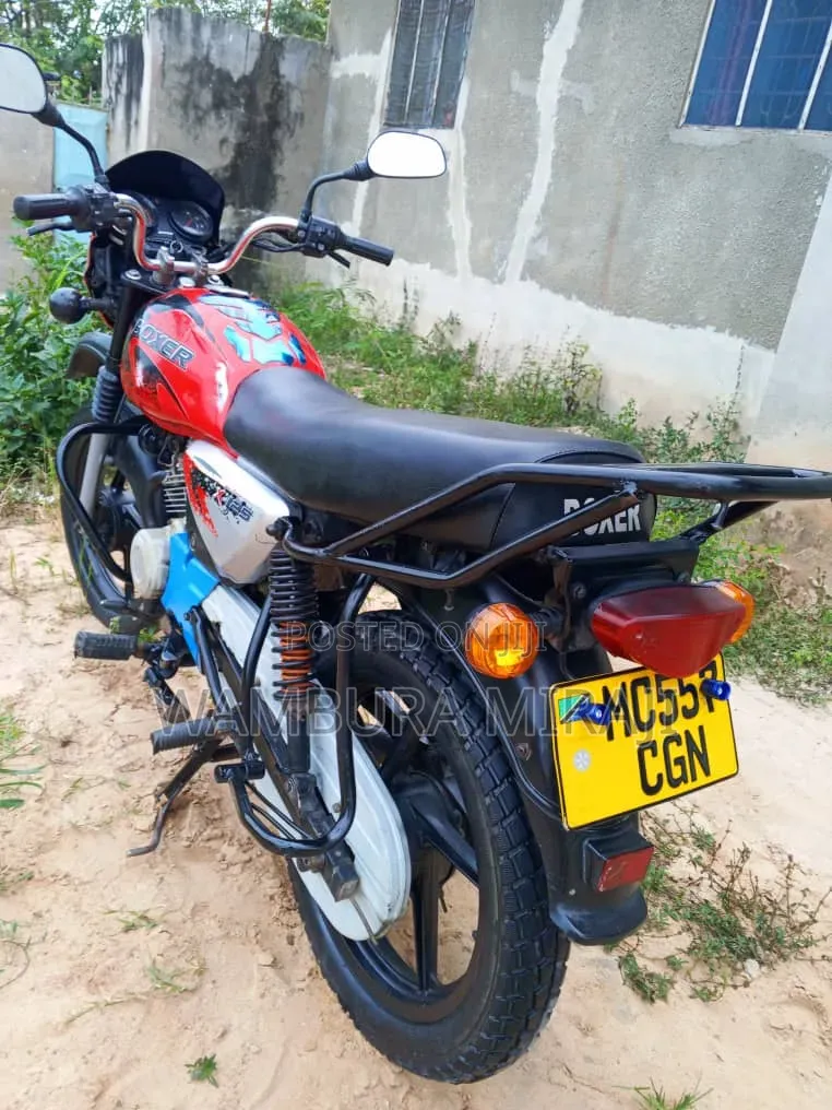 Bajaj Boxer 125 2025 Red