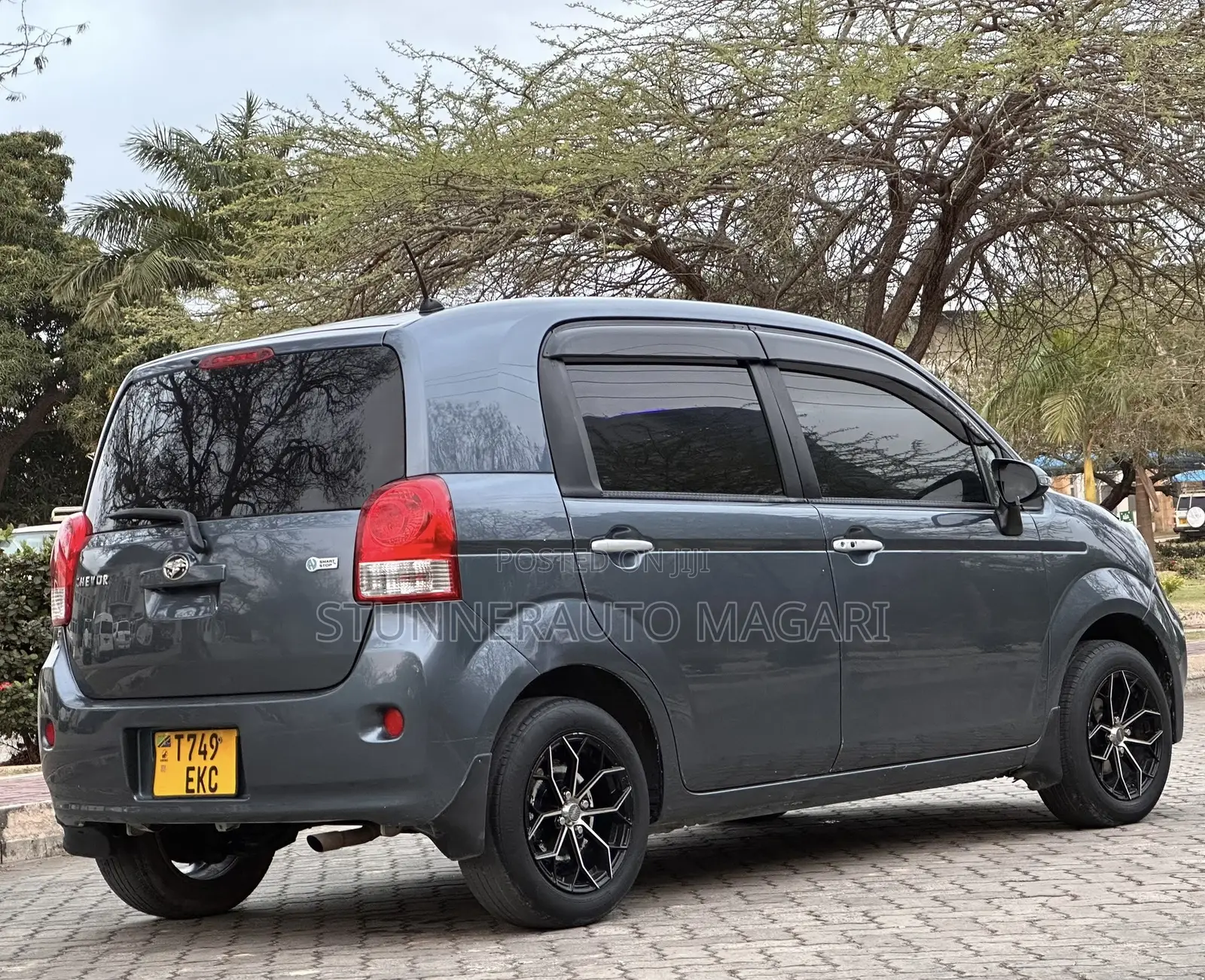 Toyota Porte 2015 Gray