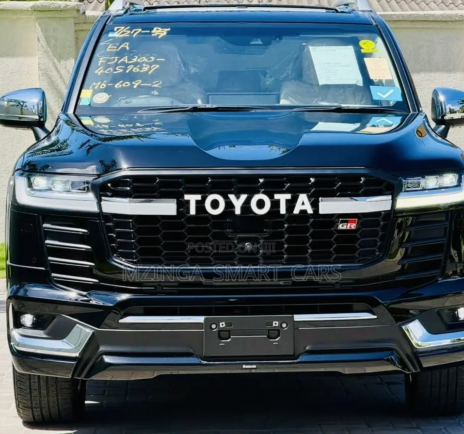 Toyota Land Cruiser LC300 2024 Black