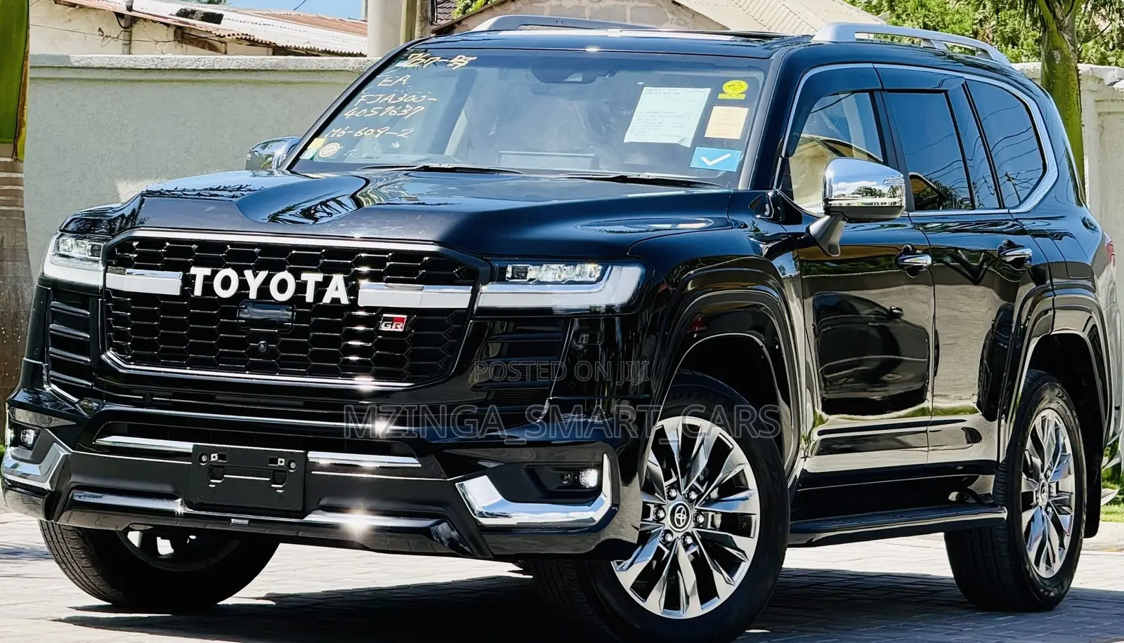 Toyota Land Cruiser LC300 2024 Black