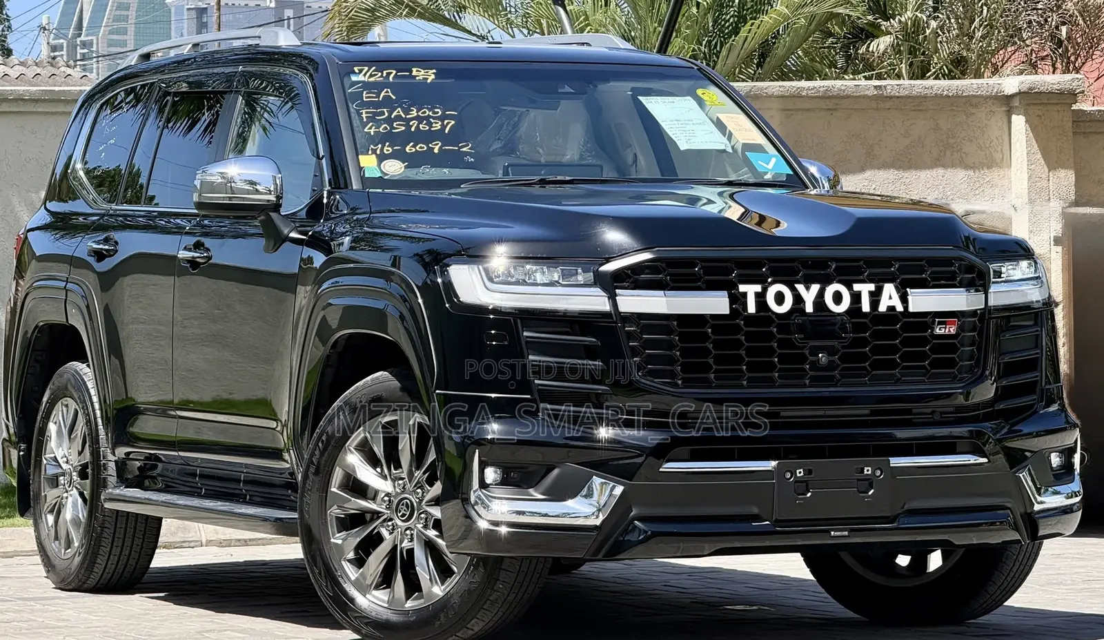 Toyota Land Cruiser LC300 2024 Black