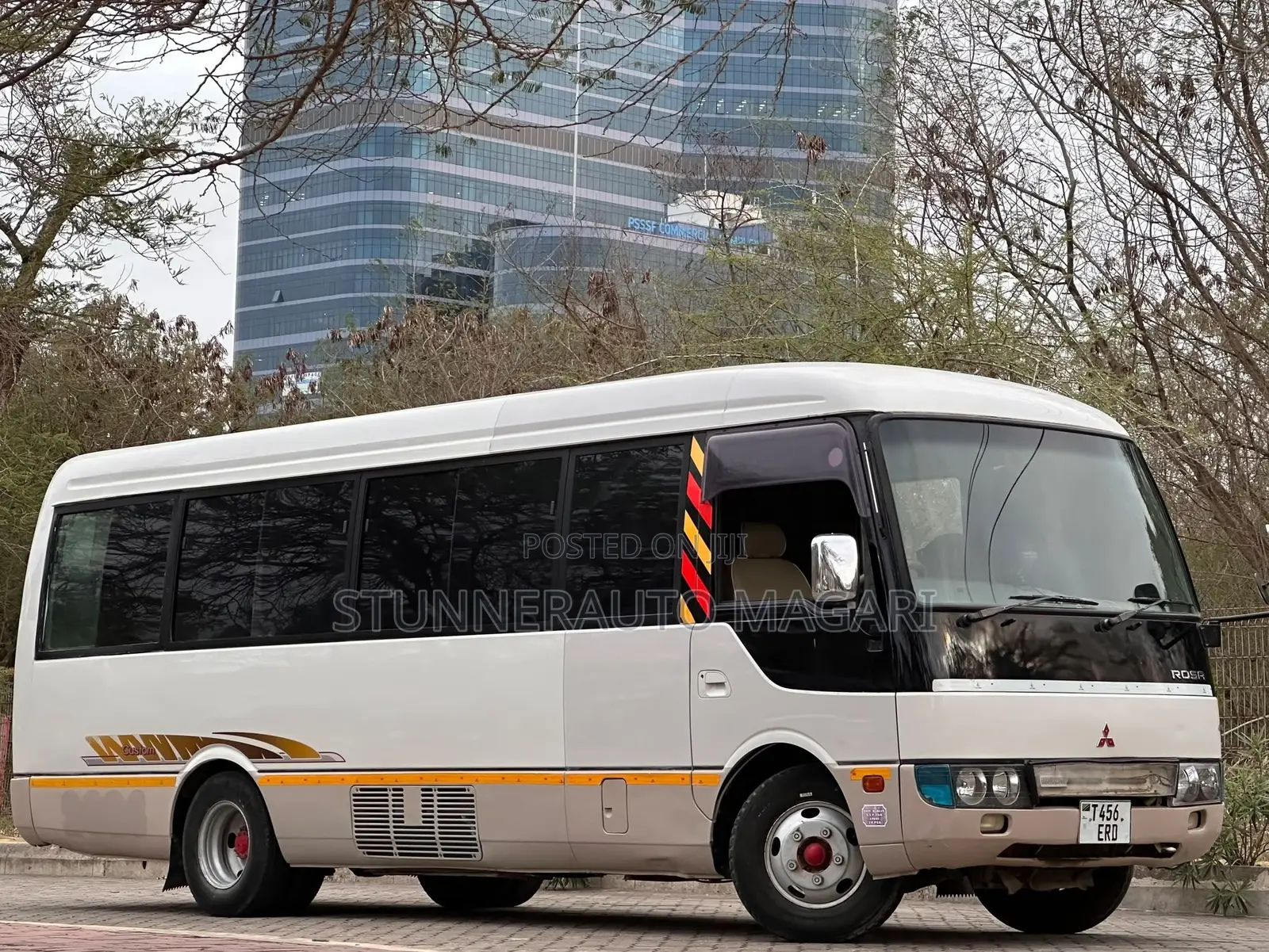 Mitsubishi Fuso Rosa 2000 White