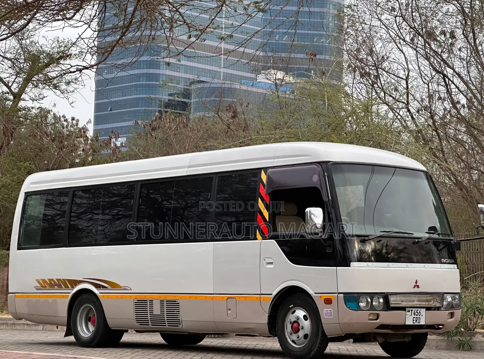 Mitsubishi Fuso Rosa 2000 White
