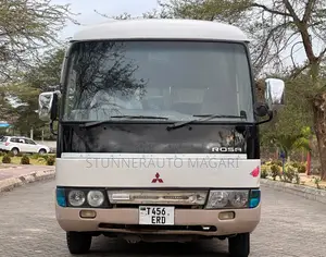 Mitsubishi Fuso Rosa 2000 White