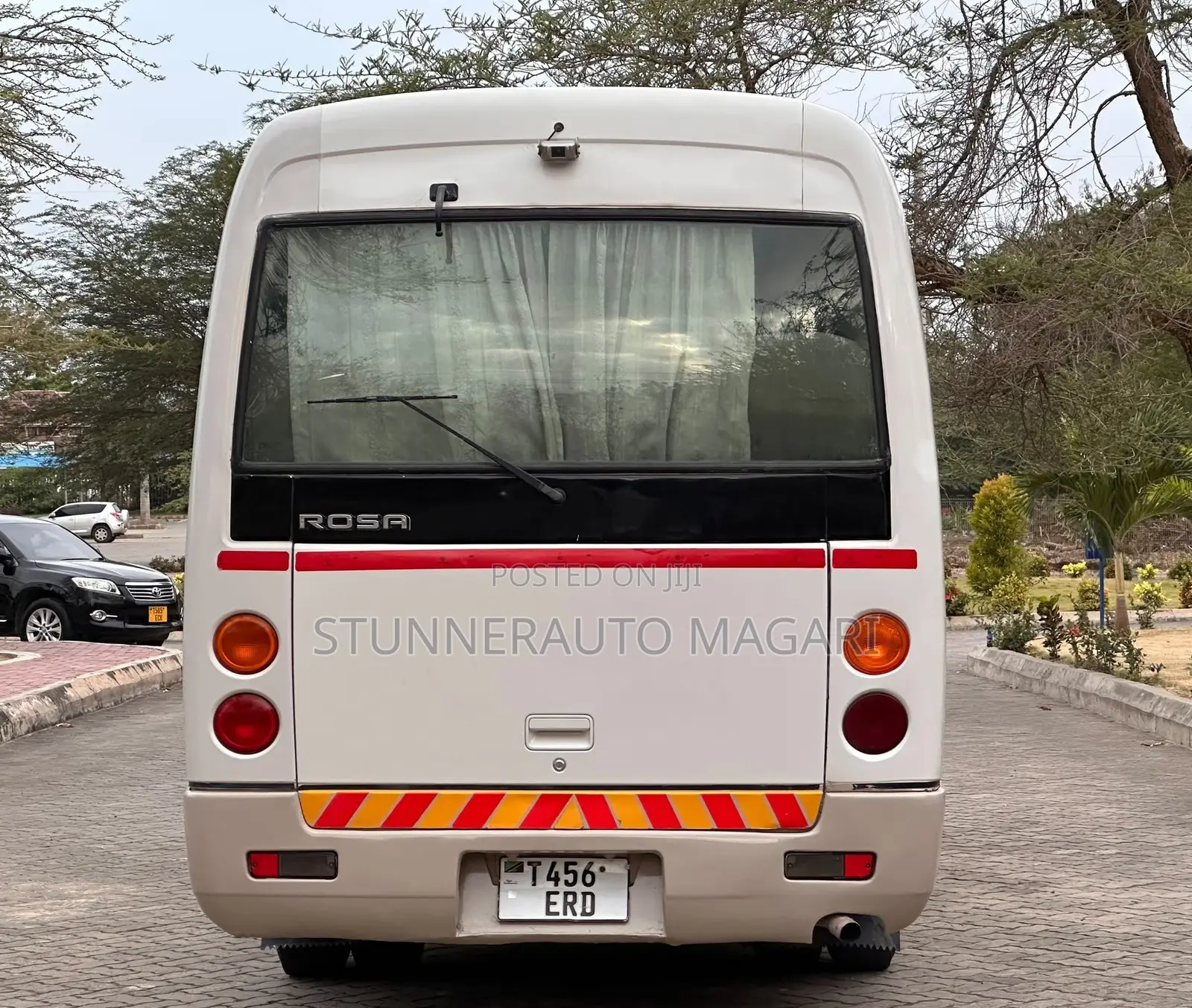 Mitsubishi Fuso Rosa 2000 White