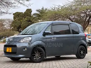 Toyota Porte 1.5 FWD 2015 Gray
