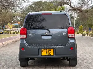 Toyota Porte 1.5 FWD 2015 Gray